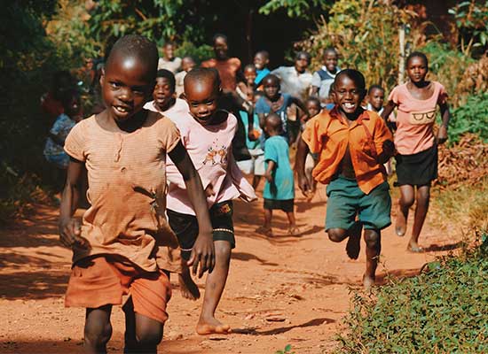 Encadrement des enfants à Angumu